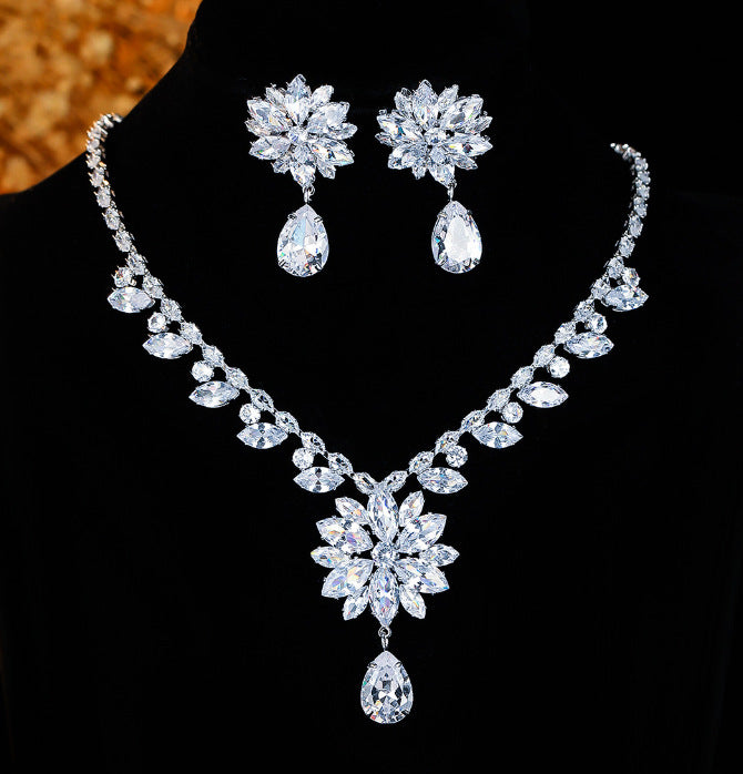 💎 2026 Crystal Zircon Flower Jewelry Set – Necklace + Earrings, Luxury Gift